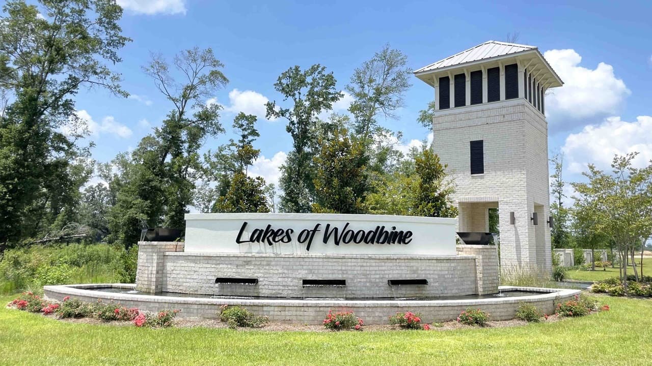 Lakes of Woodbine community entrance